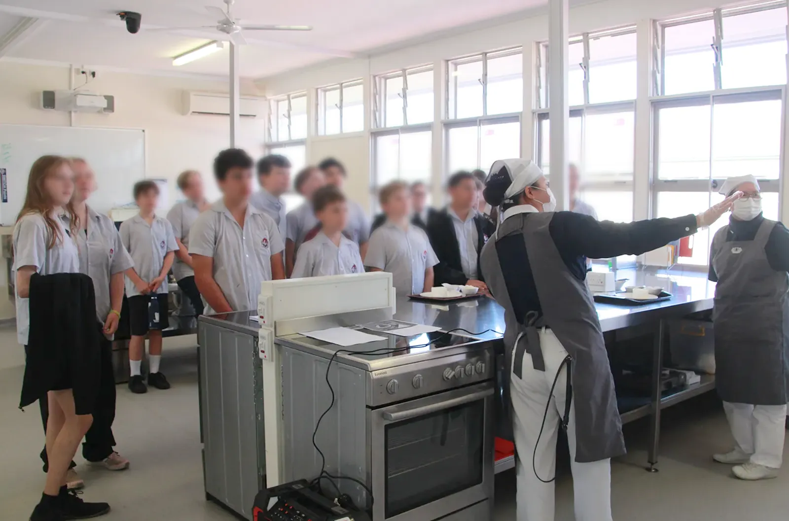 Tzu-Chi-Brisbane-057 Vegetarian Education – Volunteers Resuming High School Vegetarian Cooking Classes for the First Time After the Pandemic (Photo by Bill Huang)