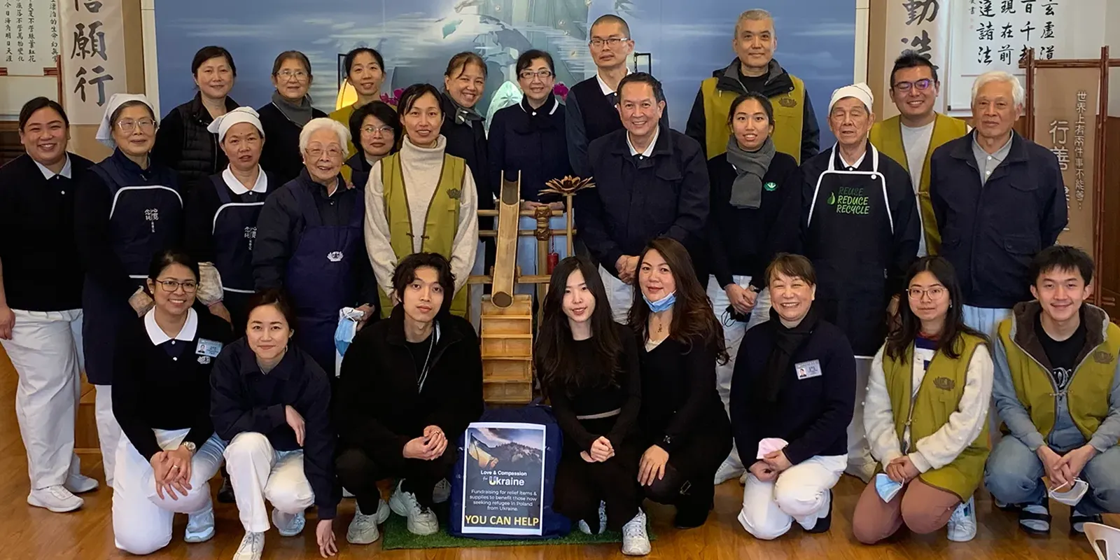 Tzu-Chi-Adelaide-047 Charity case support Adelaide - The volunteers take a group photo, leaving warm and powerful shared memories
