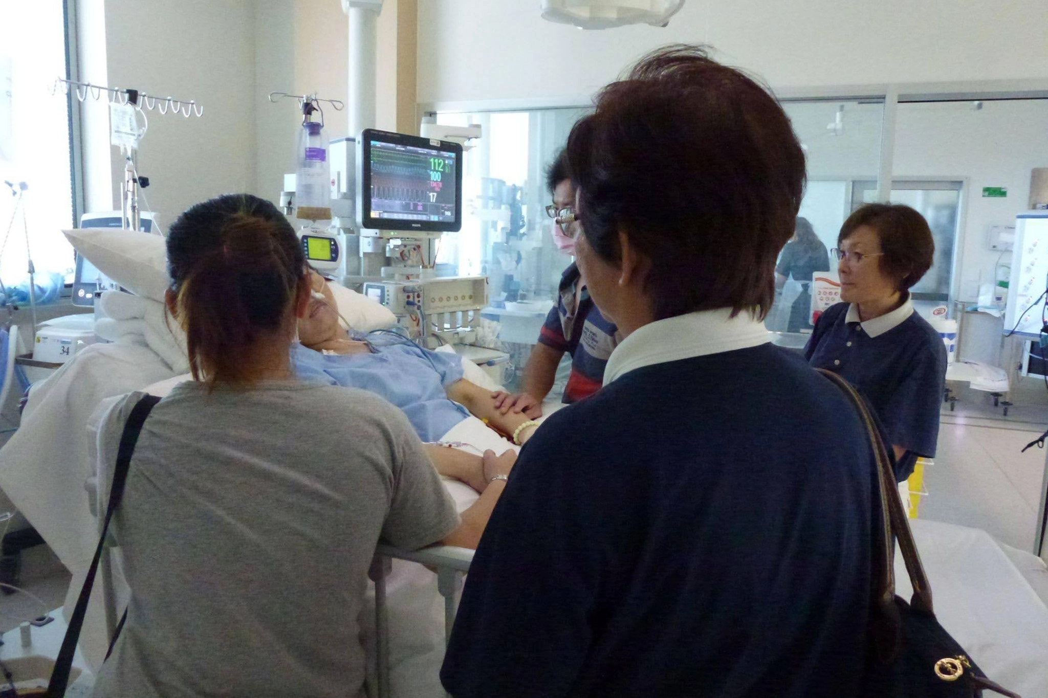 Tzu Chi Integrative Community Health and Wellness Centre - Tzu Chi volunteers accompanied patients and family members in the hospital3