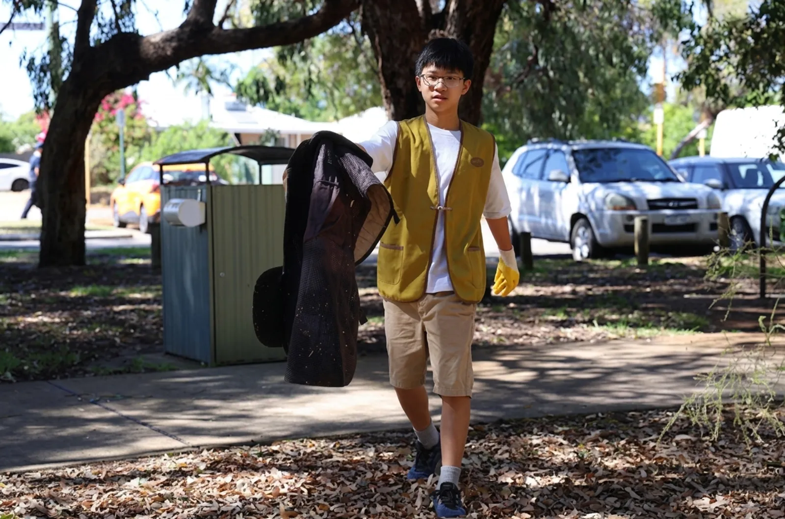 Perth - Clean Up Australia Day - Tzu Shao member Huang Yi-xuan found a discarded child safety seat cushion Clean Up Australia Day - Tzu Shao member Huang Yi-xuan found a discarded child safety seat cushion