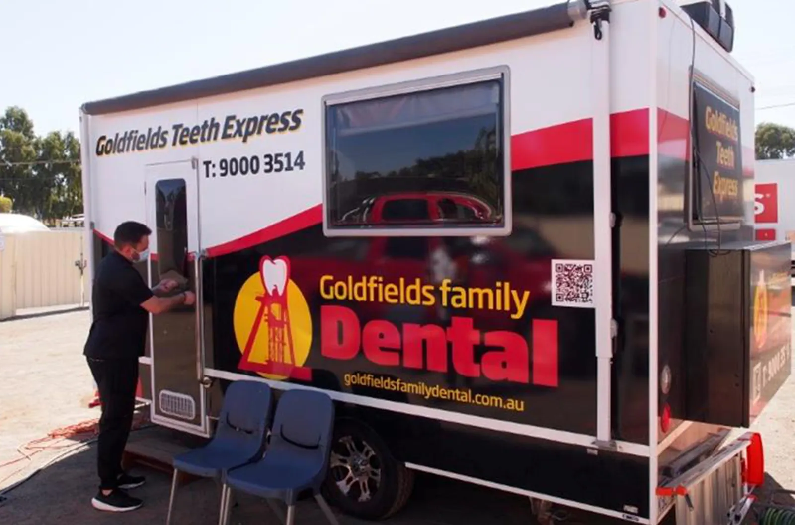 Perth - Kalgoorlie Remote-Area Free Clinic - Alice, head of Goldfields Family Dental Clinic, not only provided medical equipment and a mobile treatment van Kalgoorlie Remote-Area Free Clinic - Alice, head of Goldfields Family Dental Clinic, not only provided medical equipment and a mobile treatment van