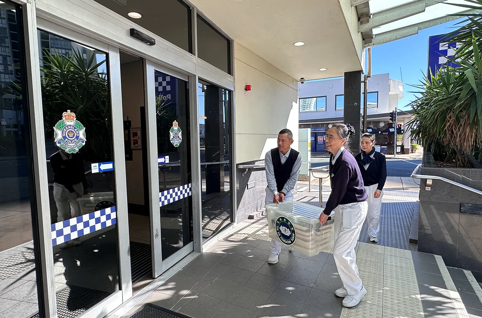 Environmental Protection – Vegetarian Lunch Box Delivery to Hospitals and Police Stations (Photo by Flora Peng)