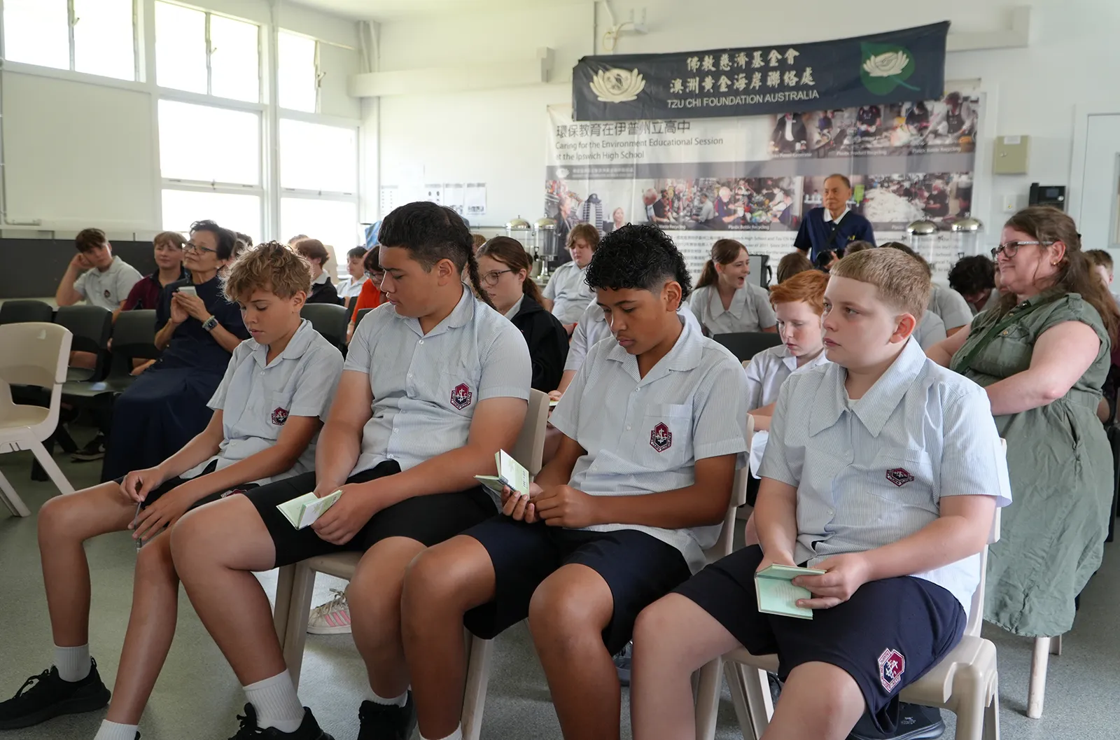 dentalwebsite - Vegetarian Education – October 10, 2025 – Volunteers Conducting a Vegetarian Cooking Class and Sharing Jing Si Aphorisms with Students at Ipswich High School (Photo by Hoomie Hung) Vegetarian Education – October 10, 2025 – Volunteers Conducting a Vegetarian Cooking Class and Sharing Jing Si Aphorisms with Students at Ipswich High School (Photo by Hoomie Hung)