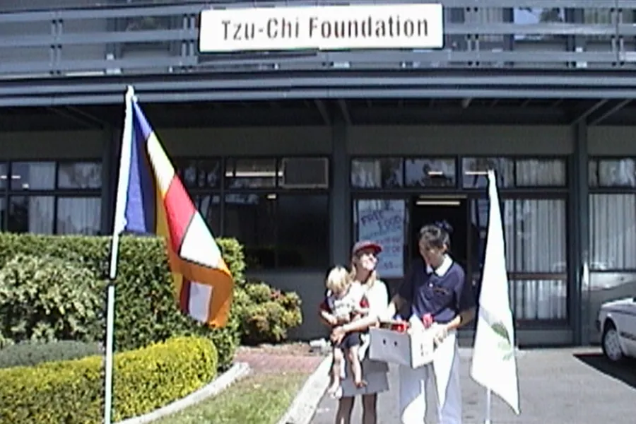 Tzu-Chi-Foundation-Sydney-056 Final Food Distribution at Ipswich State High School